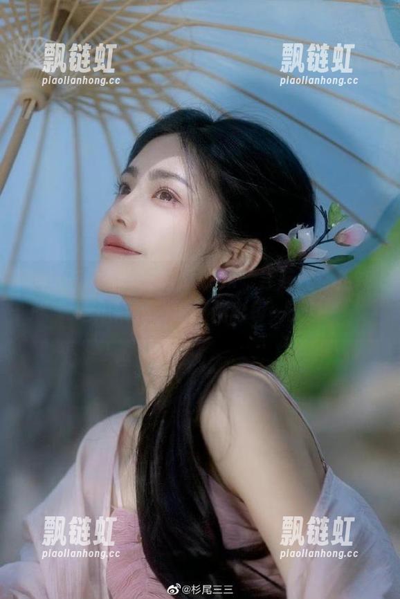 “17吃瓜com”导航让你走在吃瓜潮流前沿，精彩每一天！