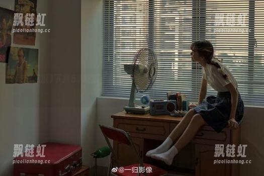 下载51吃瓜，朝阳群众集结号，开启精彩的吃瓜时光！