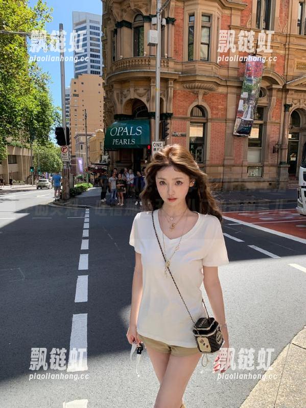 吃瓜论坛 在吃瓜论坛分享我们日常生活中的笑料,吐槽那些五花八门的奇葩事儿。