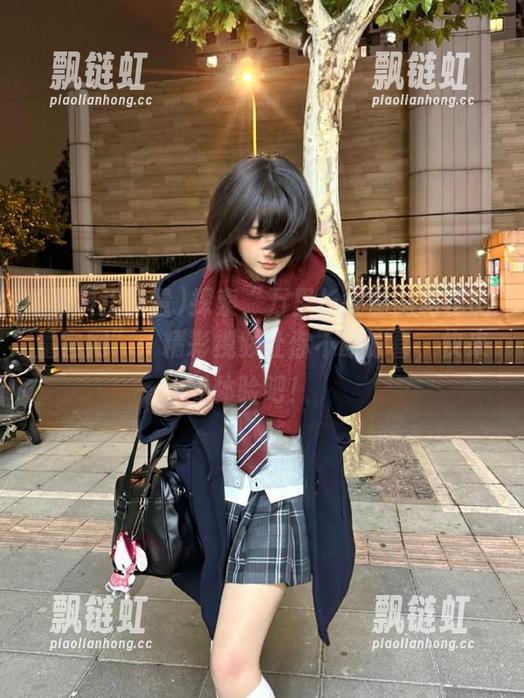 探索“万里长征篇黑料正能量官网”：精彩视频让你不断惊喜，快来体验吧！