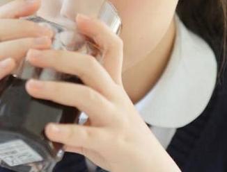 加入“黑料社在线”，直达最新热门八卦，一起分享那些不可不知的黑料吧！