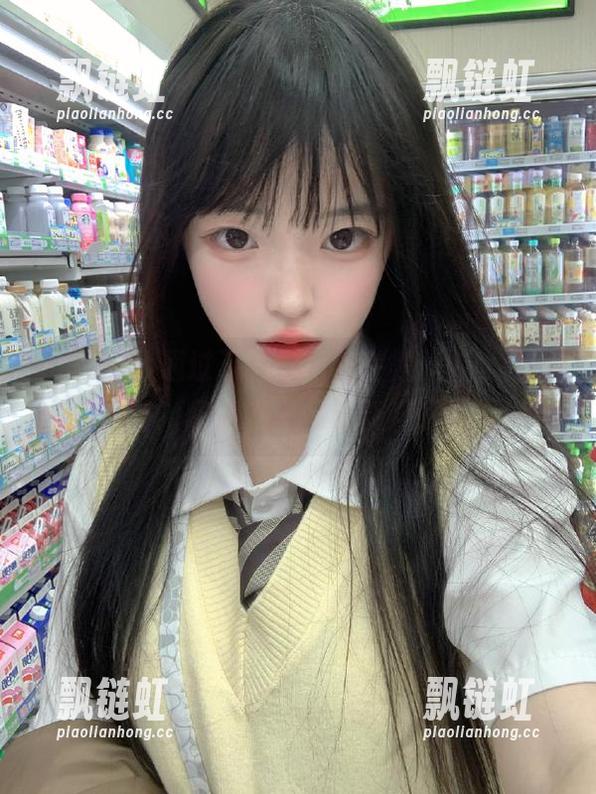 通过下载热门事件黑料网，分享热门八卦，和朋友一起畅谈娱乐圈黑料！
