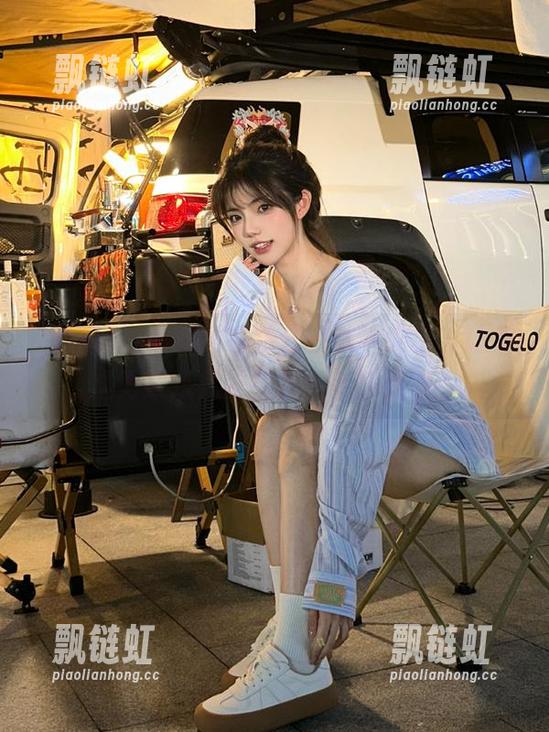黑料网在线分享独家内幕，让你成为娱乐八卦的第一手知情者！