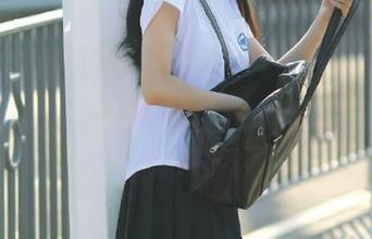 不可错过：“黑料老司机”最新视频揭示娱乐圈的不为人知的黑料与内幕故事！